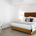 Kalisti & Fira (Santorini)