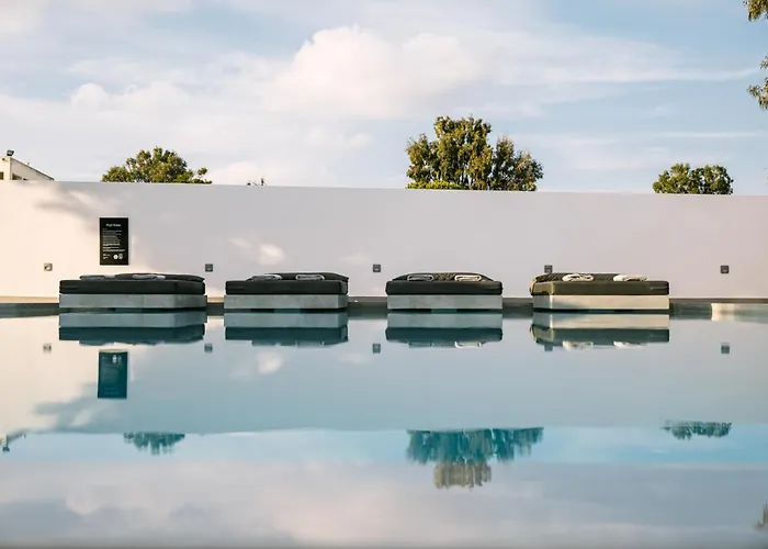 卡利斯提酒店及套房 费拉