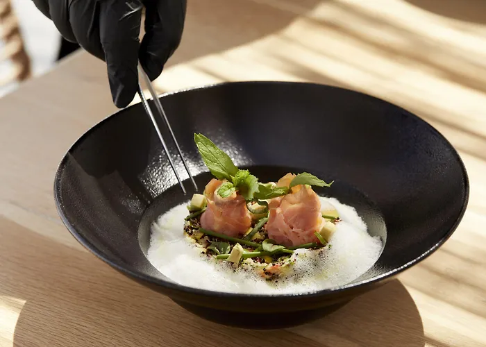 وأجنحة كاليستي ثيرا