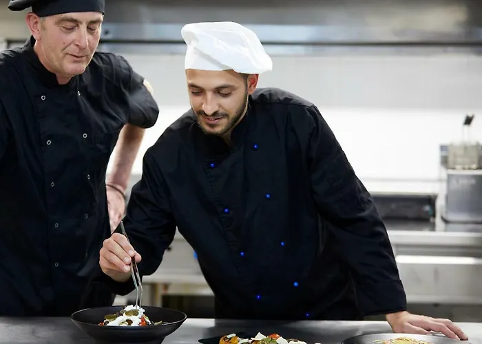 وأجنحة كاليستي 4* ثيرا