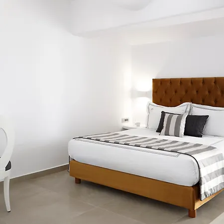 Kalisti & Fira (Santorini)