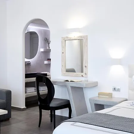 Kalisti & Fira (Santorini)