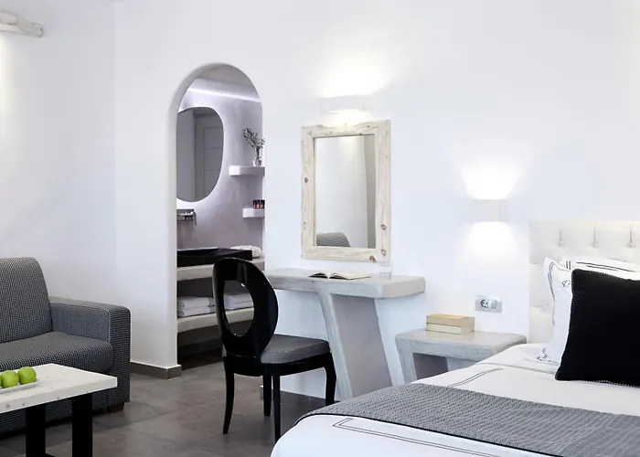 Kalisti & Fira (Santorini)